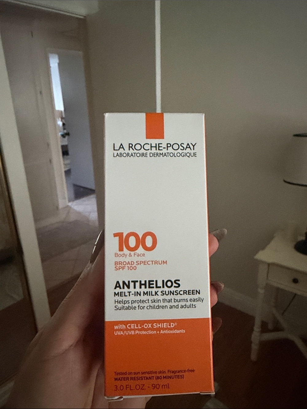 Anthelios Melt-in Milk Body & Face Sunscreen Lotion SPF 100 - Picture 4 of 5